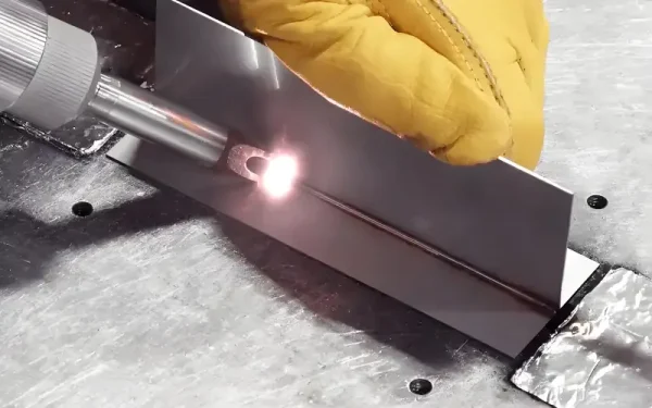 Air-cooled-handheld-laser-welding-machine-2-600x375