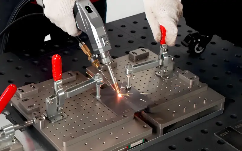 Air-cooled-handheld-laser-welding-machine-3