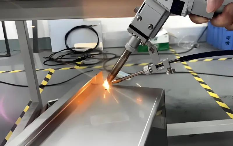 Water-cooled-hand-laser-welding-machine-4